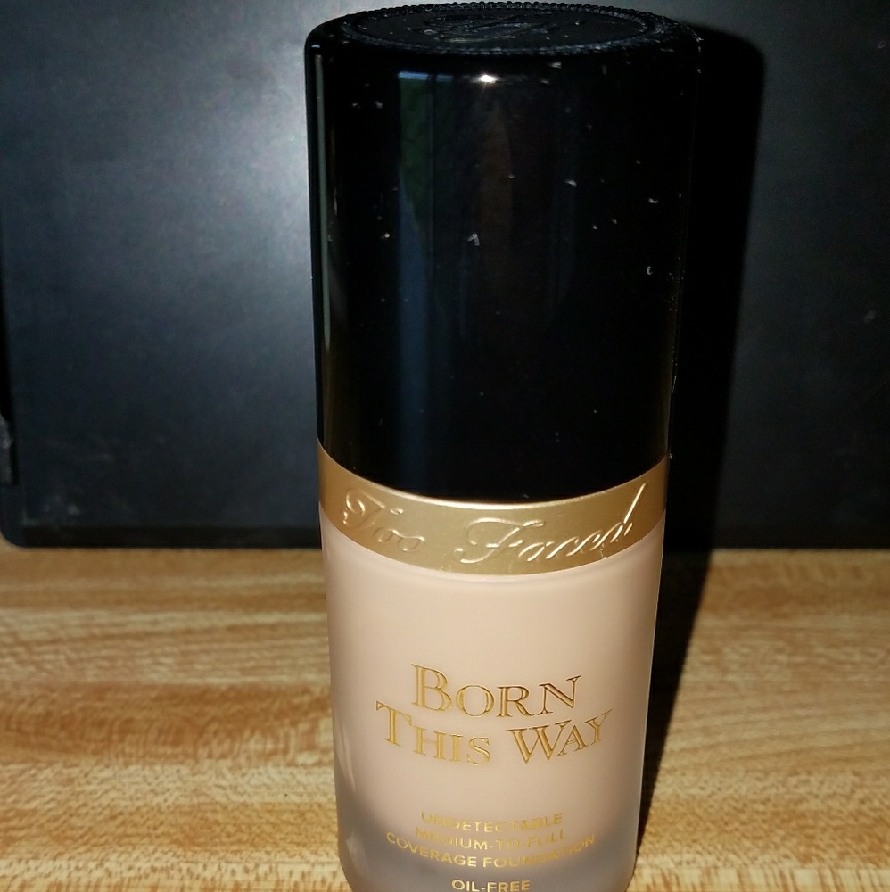 Too Face Born this way Porcelain Foundation